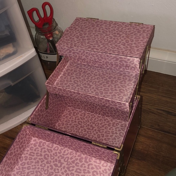 makeup case!! - Picture 3 of 7